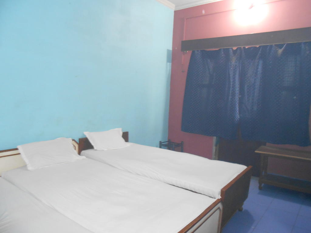 Hotel Sonmony Varanasi Habitación foto
