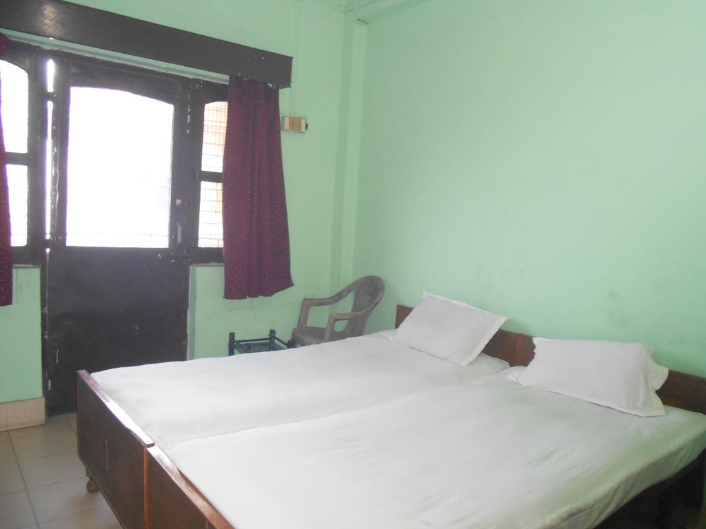 Hotel Sonmony Varanasi Habitación foto