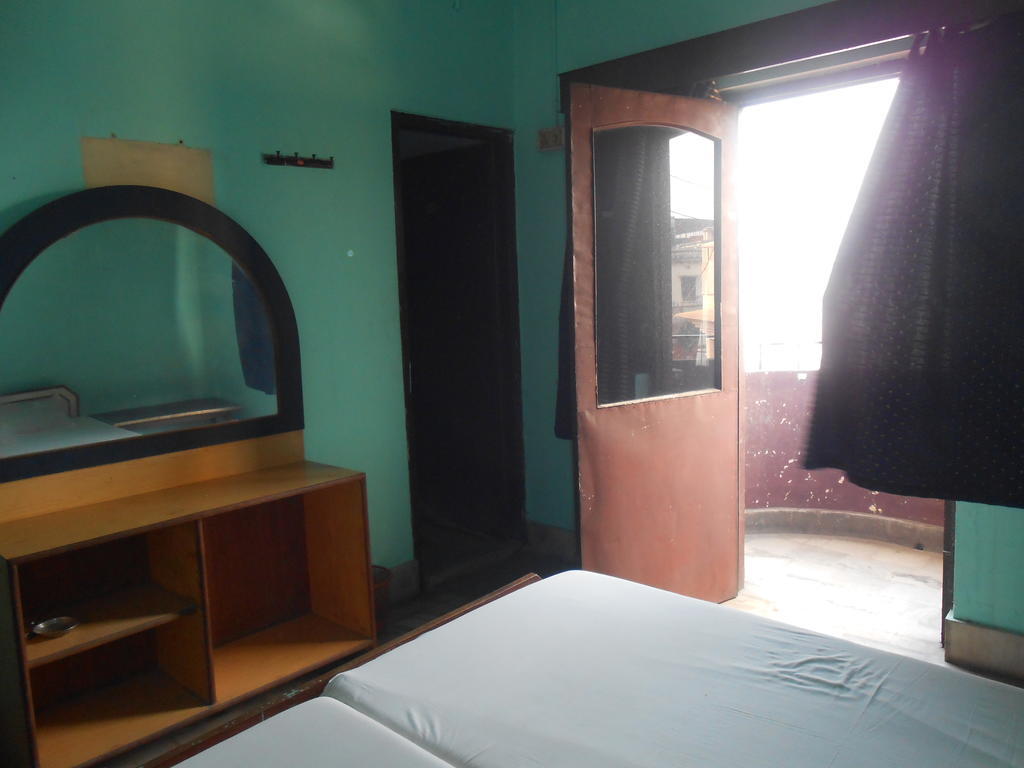 Hotel Sonmony Varanasi Habitación foto